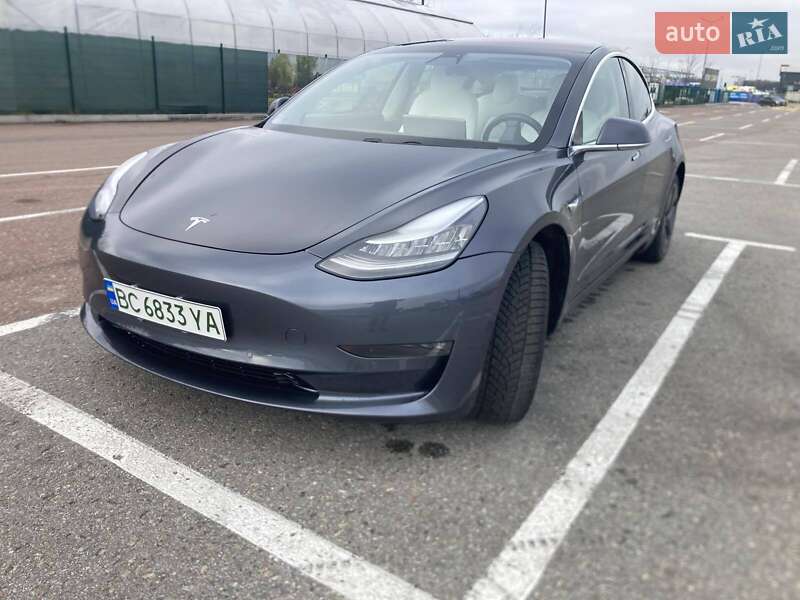 Tesla Model 3 (2018)