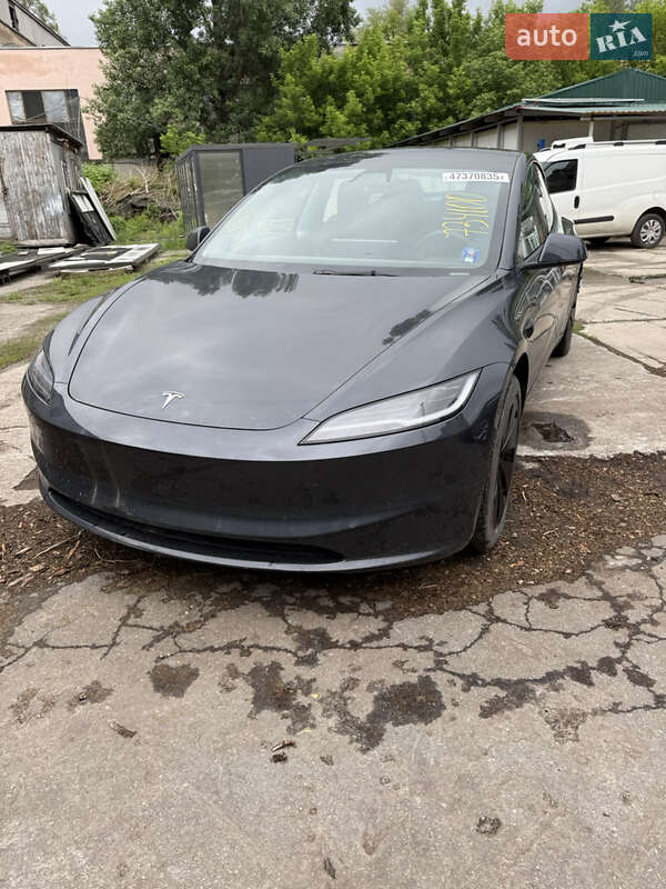 Tesla Model 3 (2024)