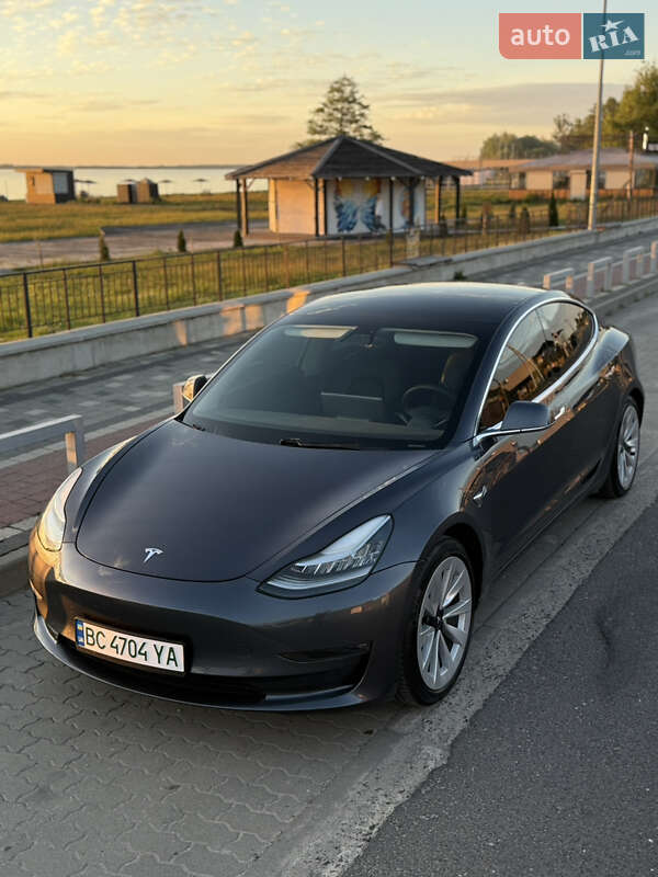 Tesla Model 3 (2019)