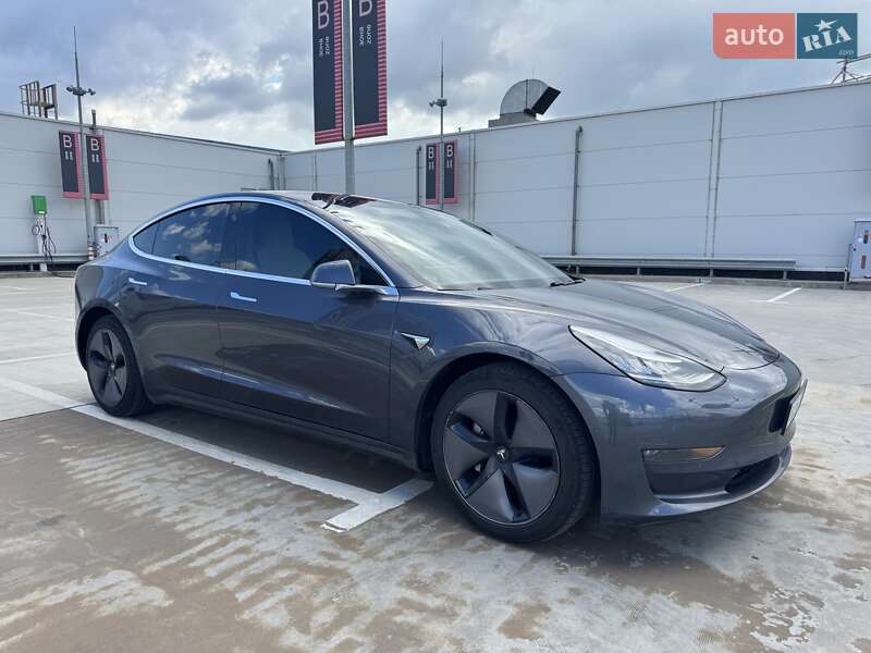 Tesla Model 3 (2019)