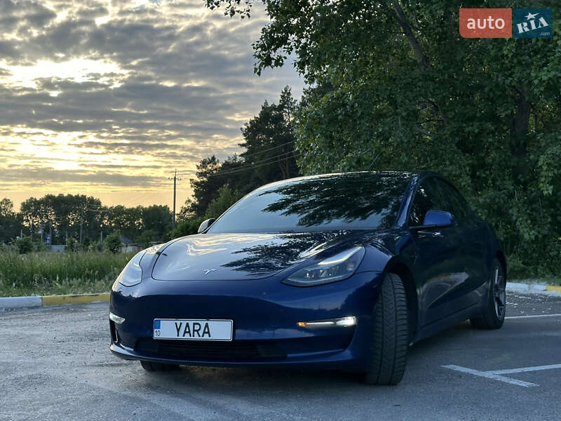 Tesla Model 3 (2021)