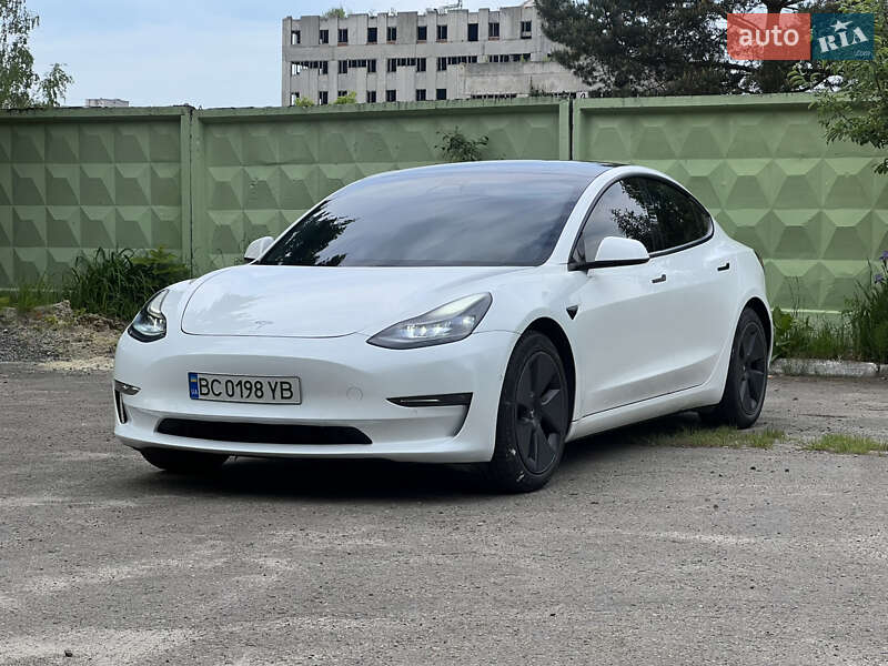 Tesla Model 3 (2021)