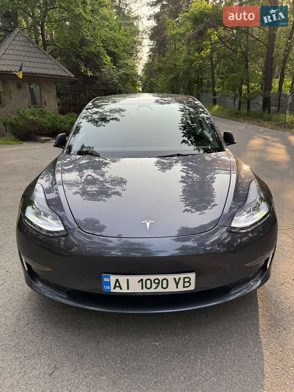 Tesla Model 3 (2023)