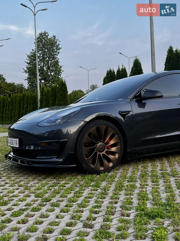 Tesla Model 3 (2022)