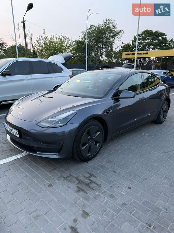 Tesla Model 3 (2023)