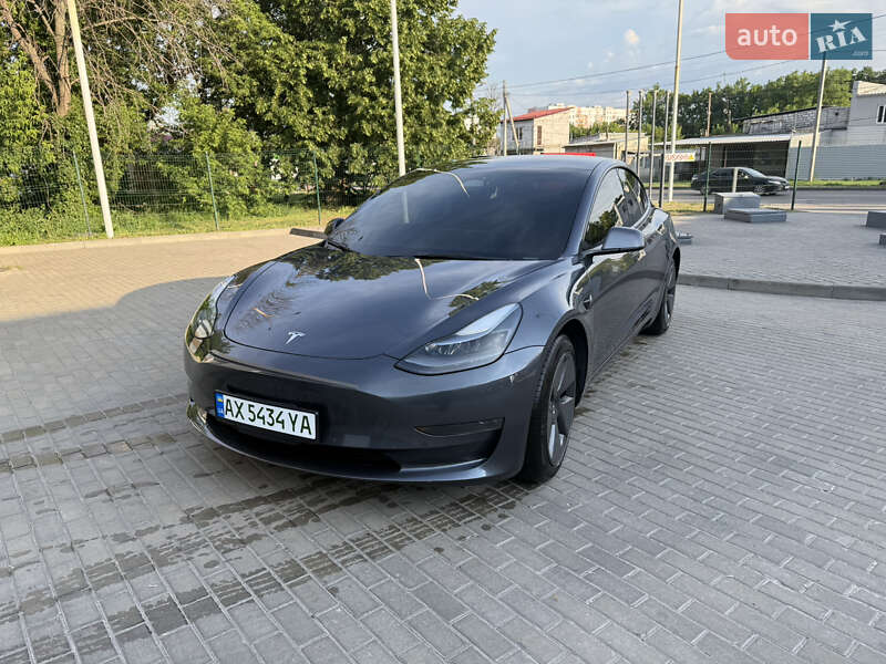 Tesla Model 3 (2022)