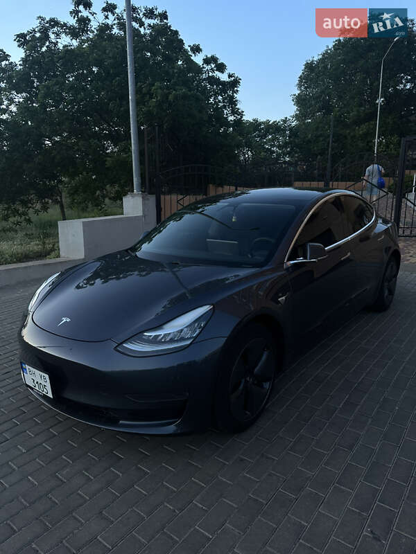 Tesla Model 3 (2020)
