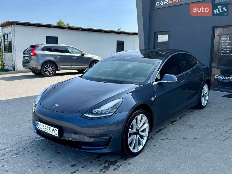 Tesla Model 3 (2019)
