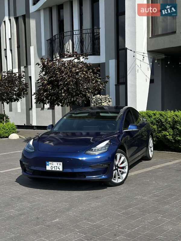 Tesla Model 3 (2018)