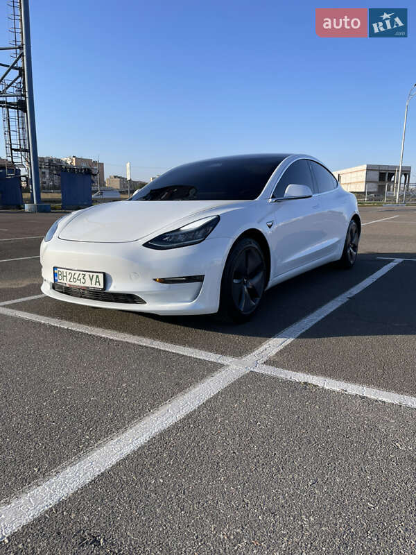 Tesla Model 3 (2018)