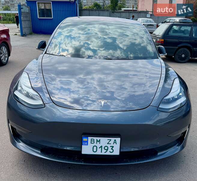 Tesla Model 3 (2018)