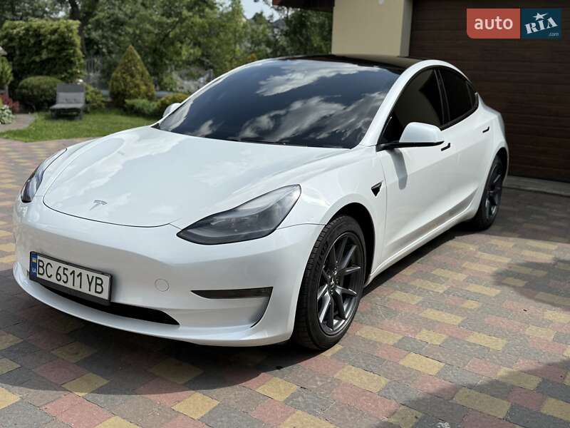 Tesla Model 3 (2023)