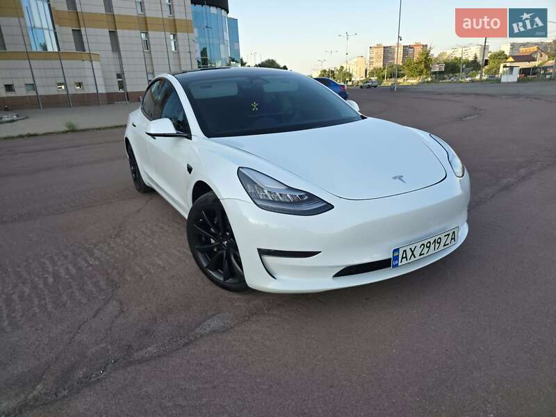 Tesla Model 3 (2019)