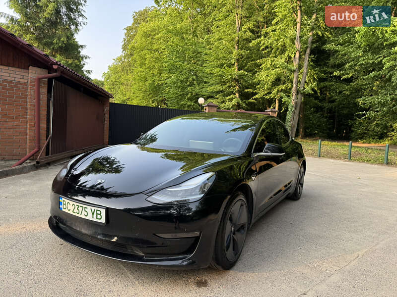 Tesla Model 3 (2019)