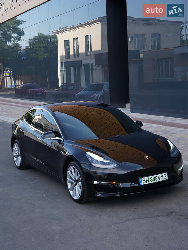 Tesla Model 3 (2018)