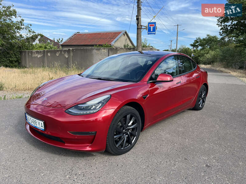 Tesla Model 3 (2019)