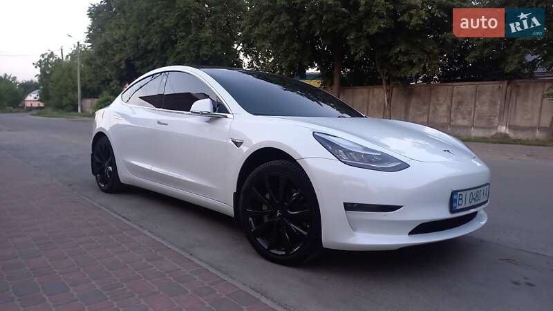 Tesla Model 3 (2019)