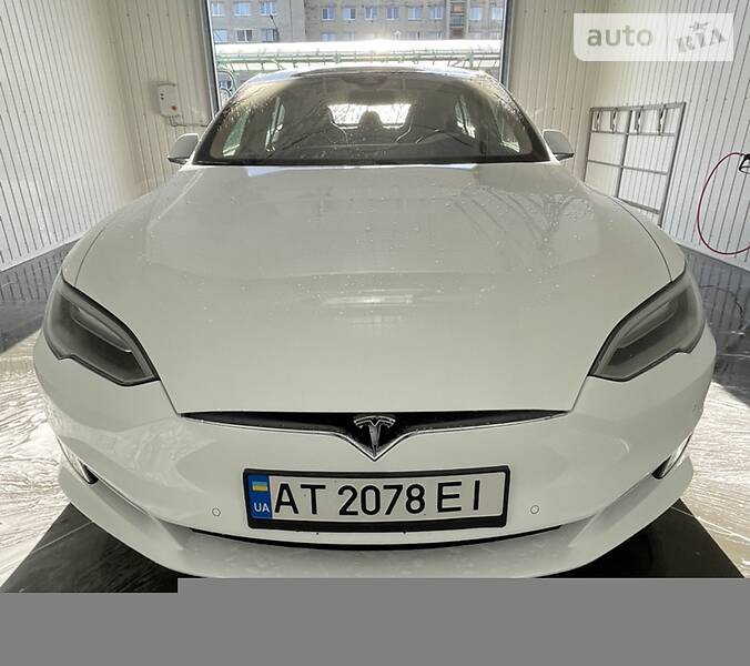 Tesla Model s (2016)