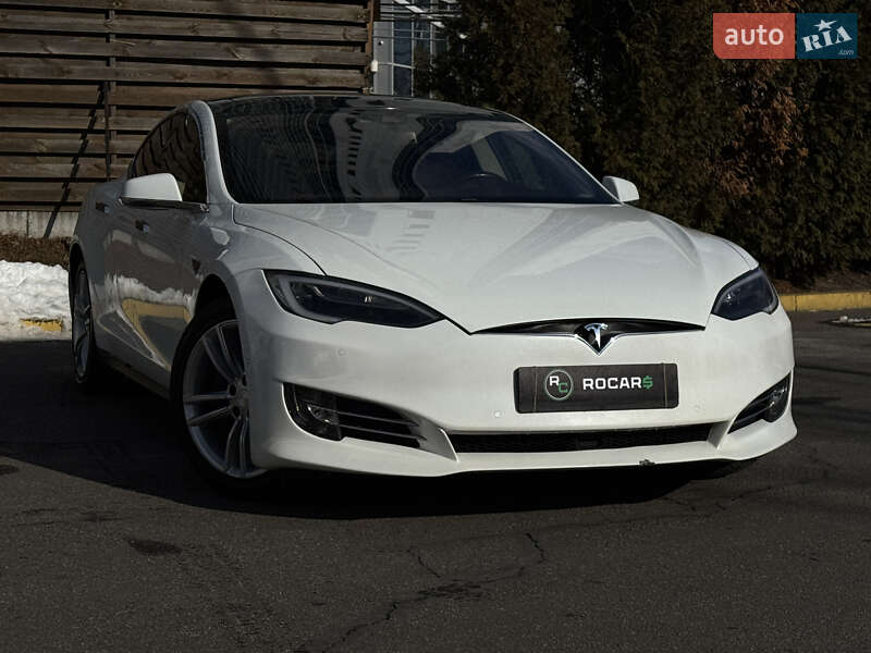 Tesla Model s (2015)