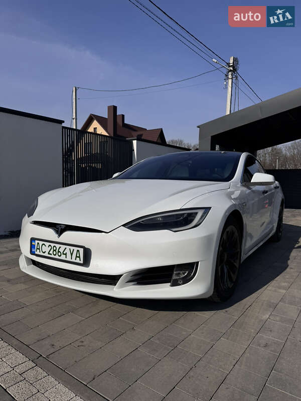 Tesla Model s (2017)