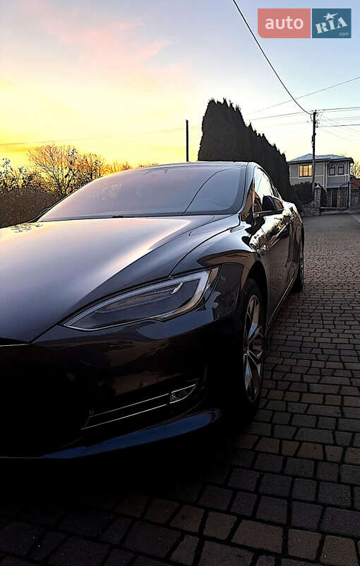 Tesla Model s (2017)