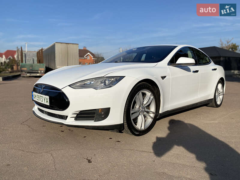 Tesla Model s (2016)