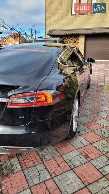 Tesla Model s (2014)
