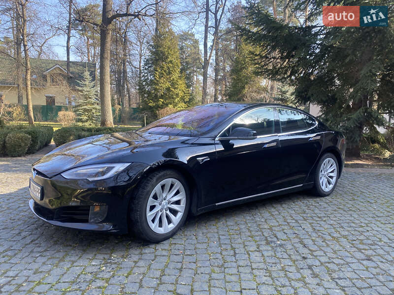 Tesla Model s (2017)