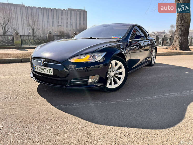 Tesla Model s (2013)