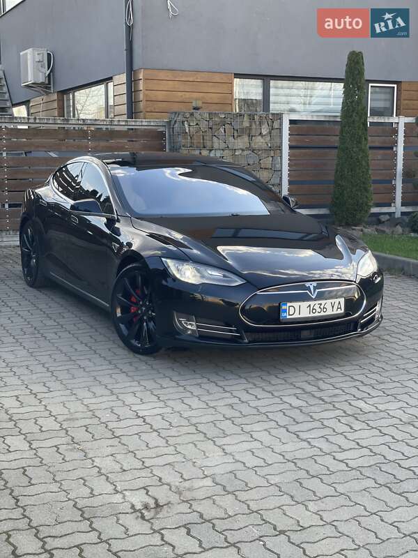 Tesla Model s (2015)