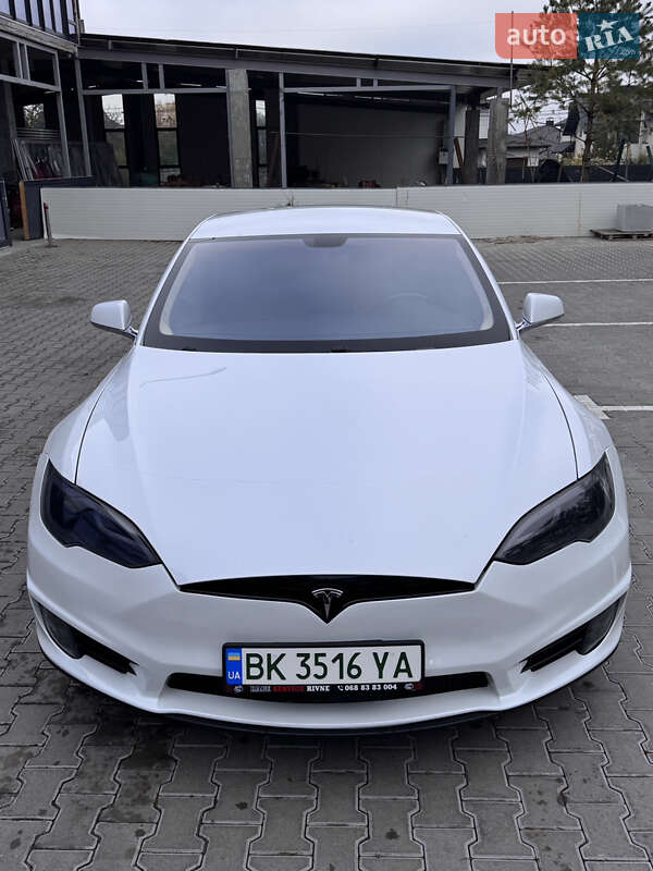 Tesla Model s (2013)