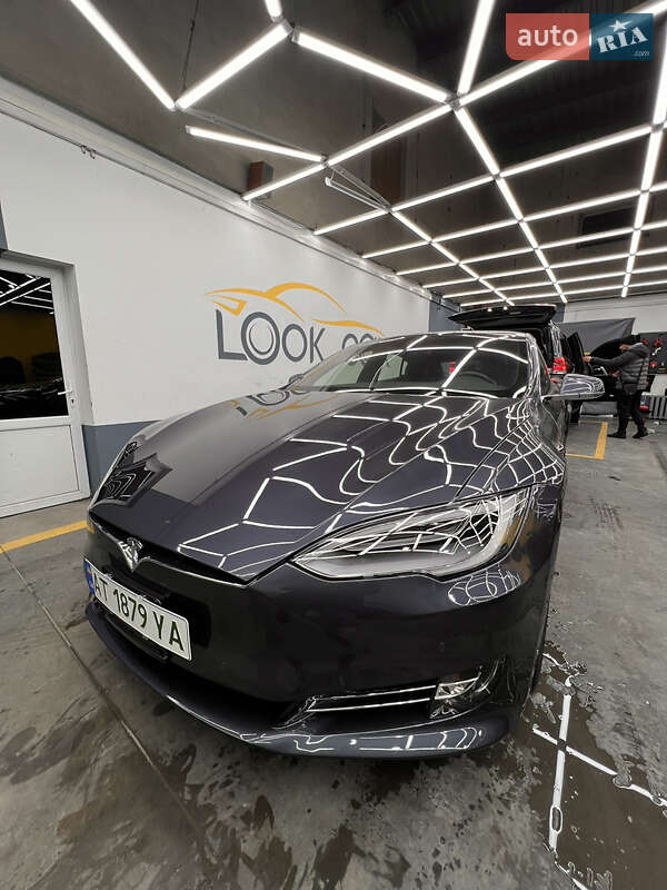Tesla Model s (2020)
