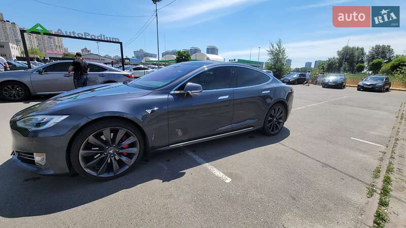 Tesla Model s (2017)