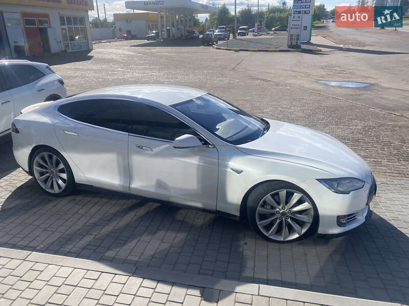 Tesla Model s (2012)