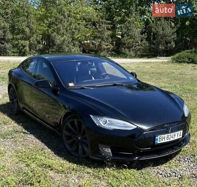Tesla Model s (2015)