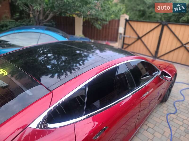 Tesla Model s (2018)