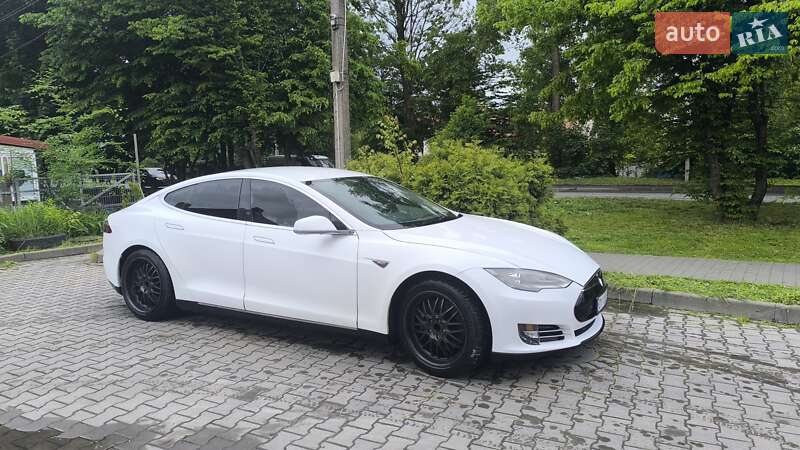 Tesla Model s (2012)