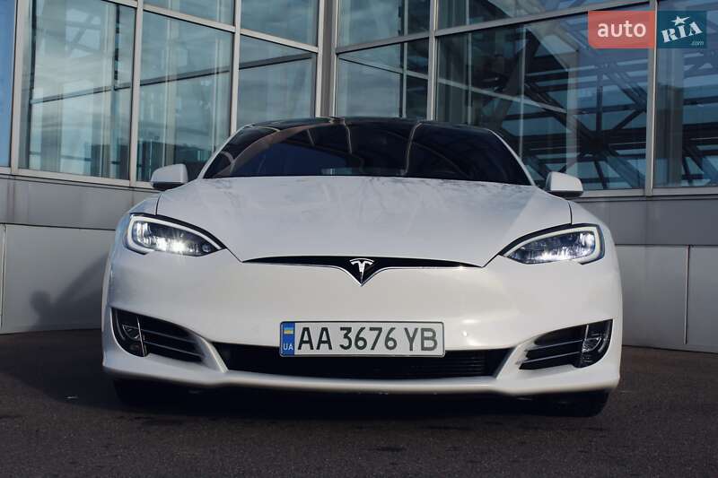 Tesla Model s (2019)