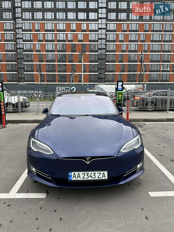 Tesla Model s (2016)