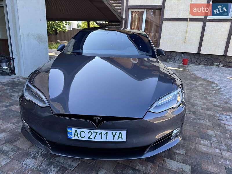 Tesla Model s (2017)