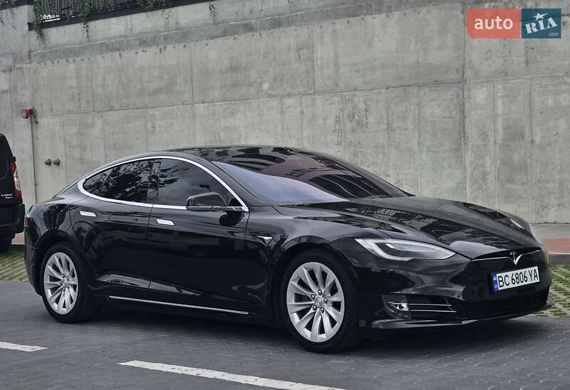 Tesla Model s (2017)