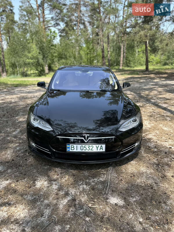 Tesla Model s (2013)