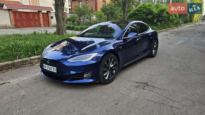 Tesla Model s (2019)