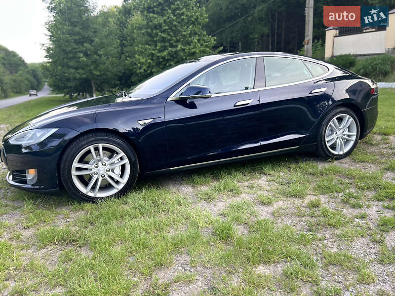 Tesla Model s (2013)