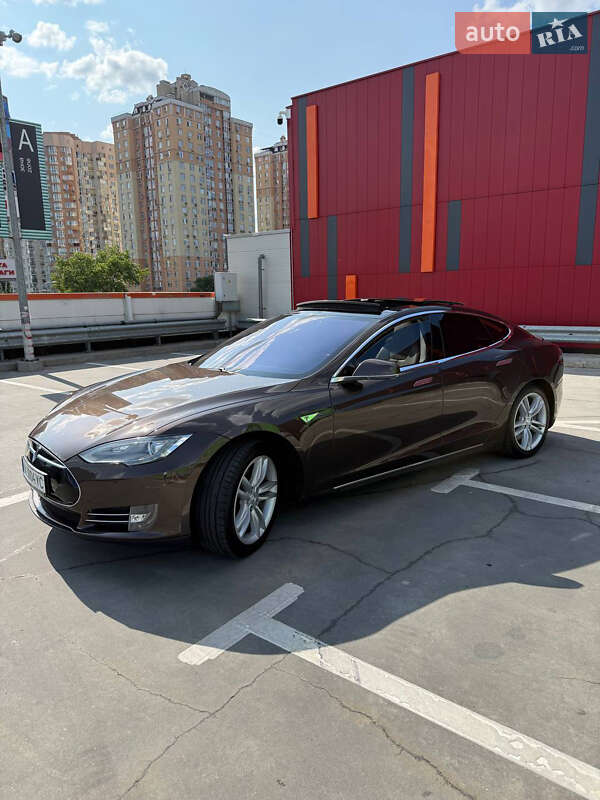 Tesla Model s (2014)