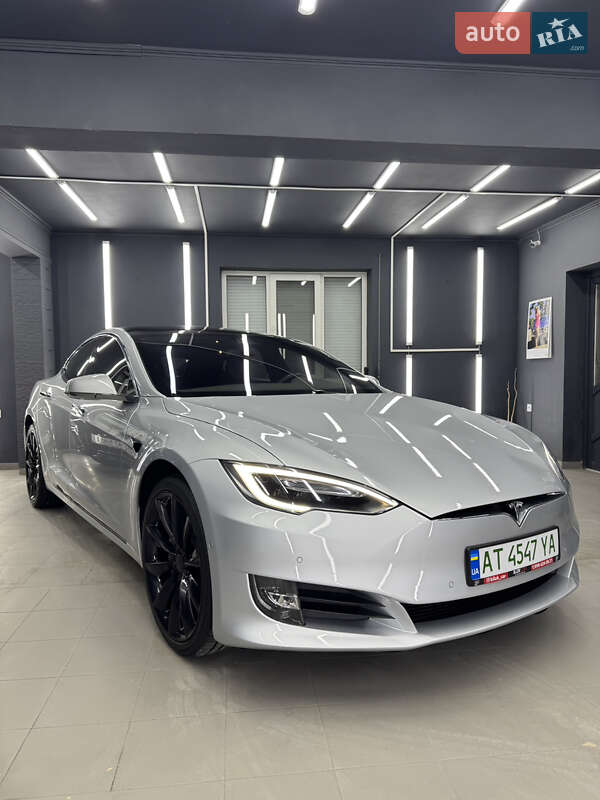 Tesla Model s (2017)