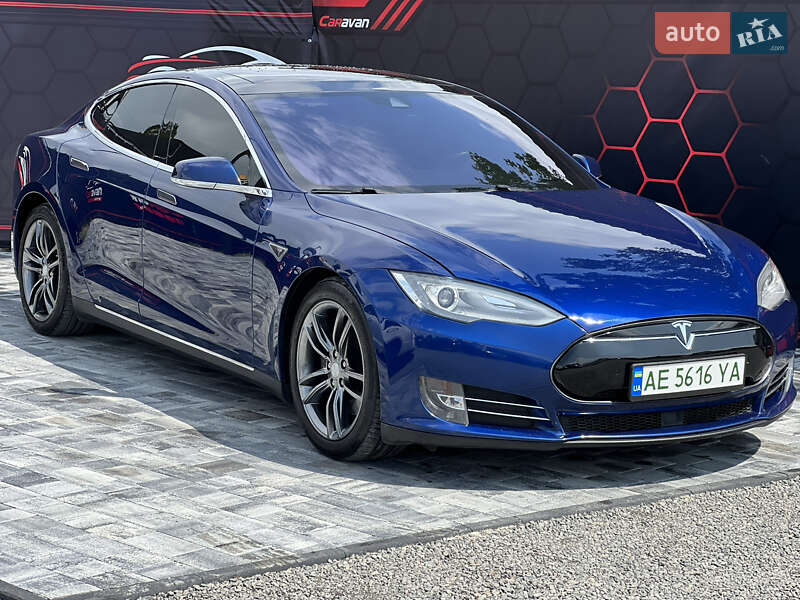 Tesla Model s (2016)