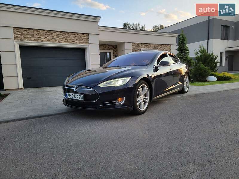 Tesla Model s (2013)