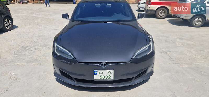 Tesla Model s (2017)