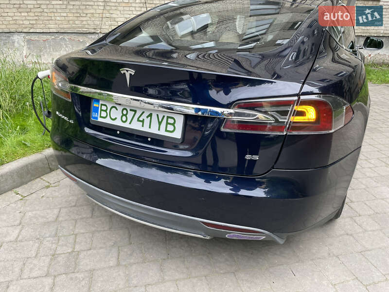 Tesla Model s (2013)